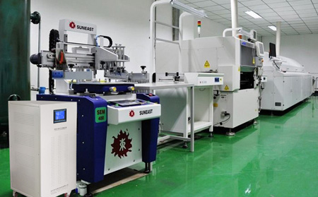 工廠電壓不穩(wěn)就用200KVA三相大功率無觸點穩(wěn)壓器